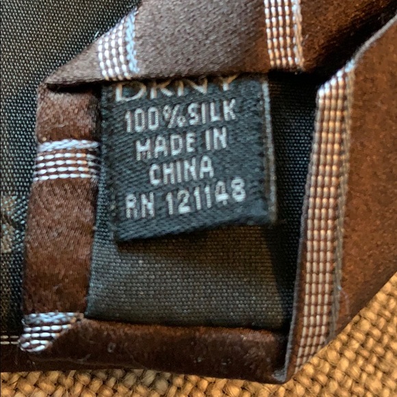 5/$15 bundle DKNY 100% Silk Brown/Silver Men's Tie - Picture 5 of 5
